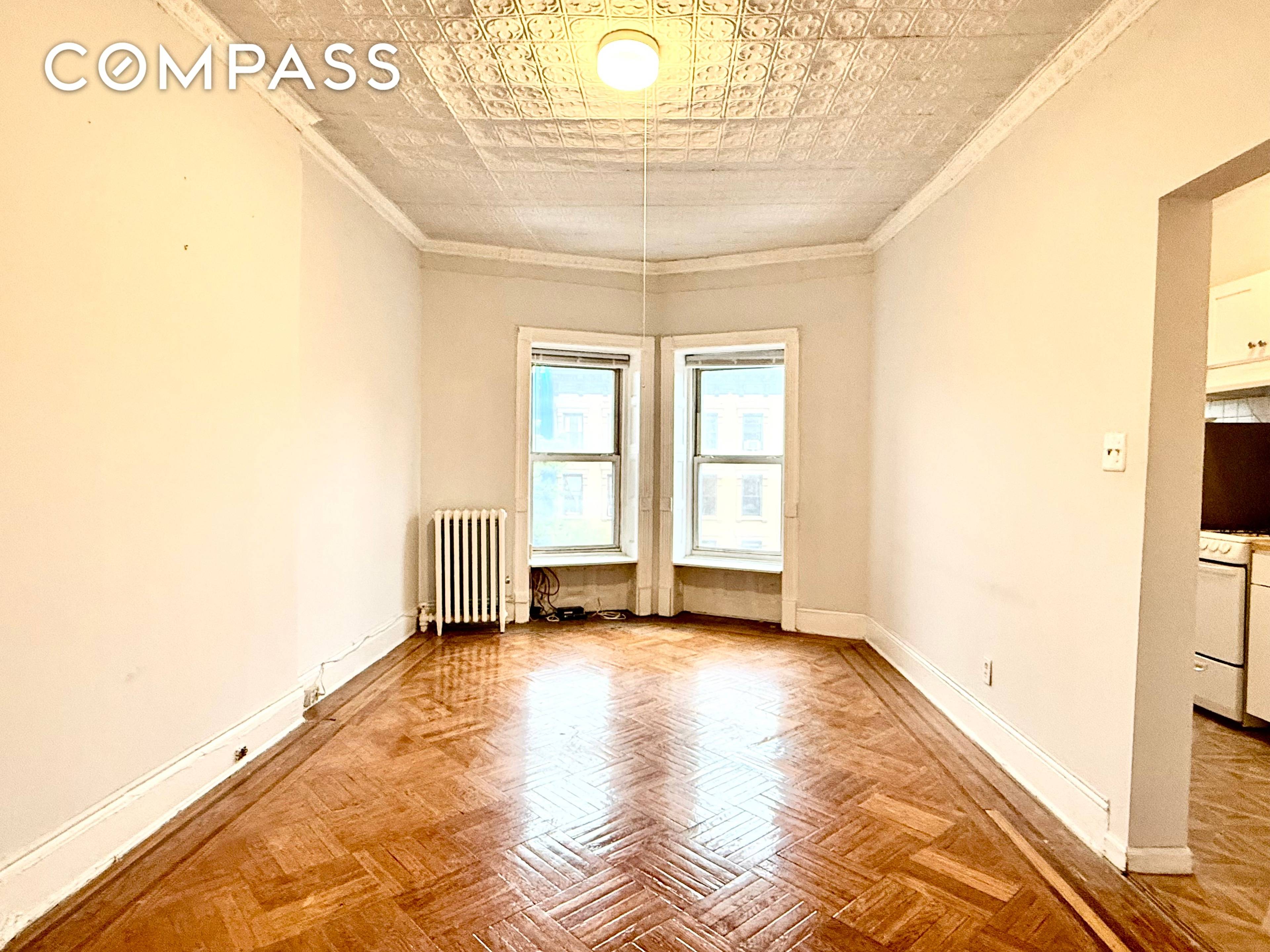Sunny and spacious one 1 bedroom apartment on 7th Avenue in the heart of Park Slope !