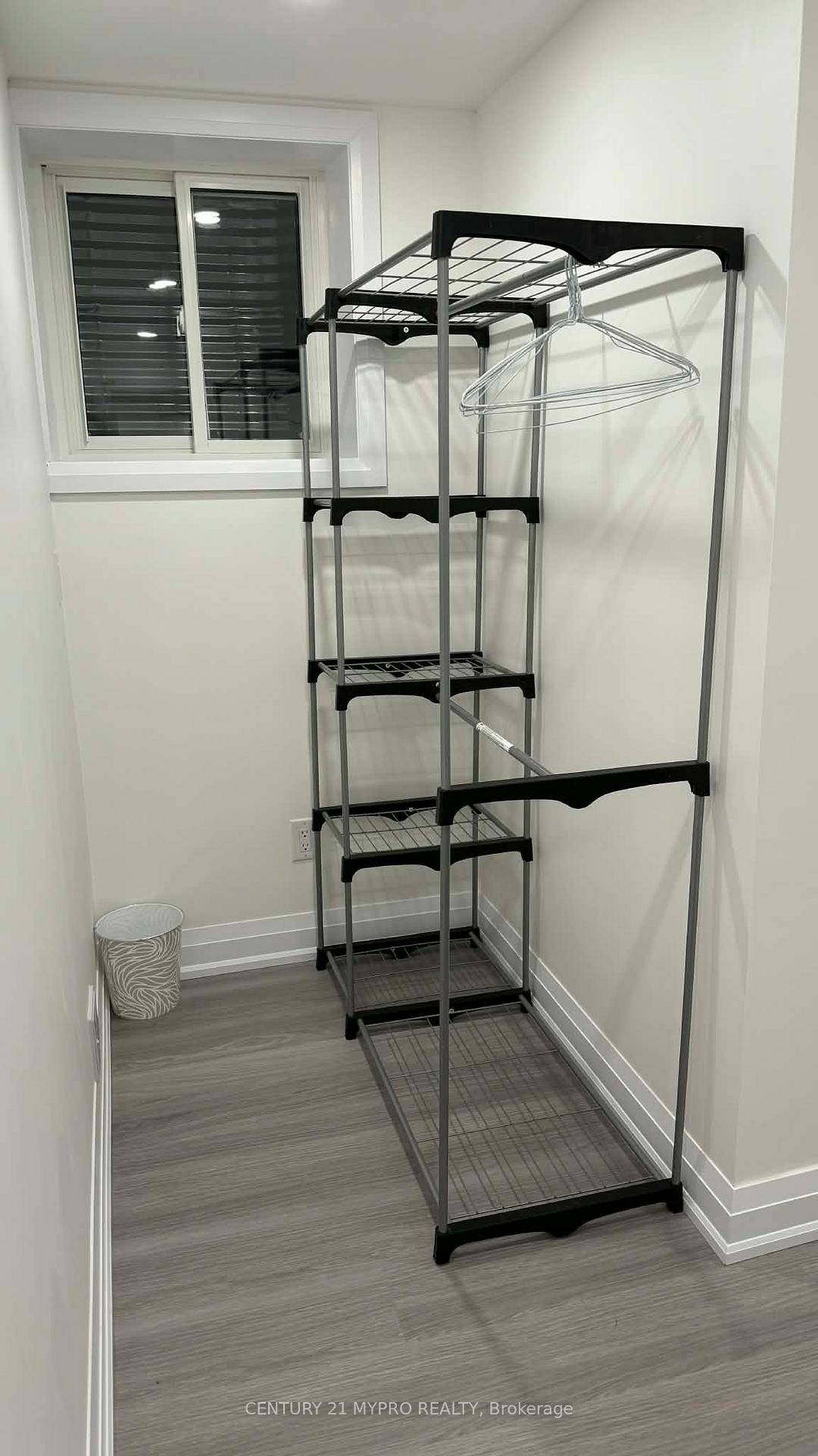 2x Rooms for Rent each ro m 1200 Move in Immediately.