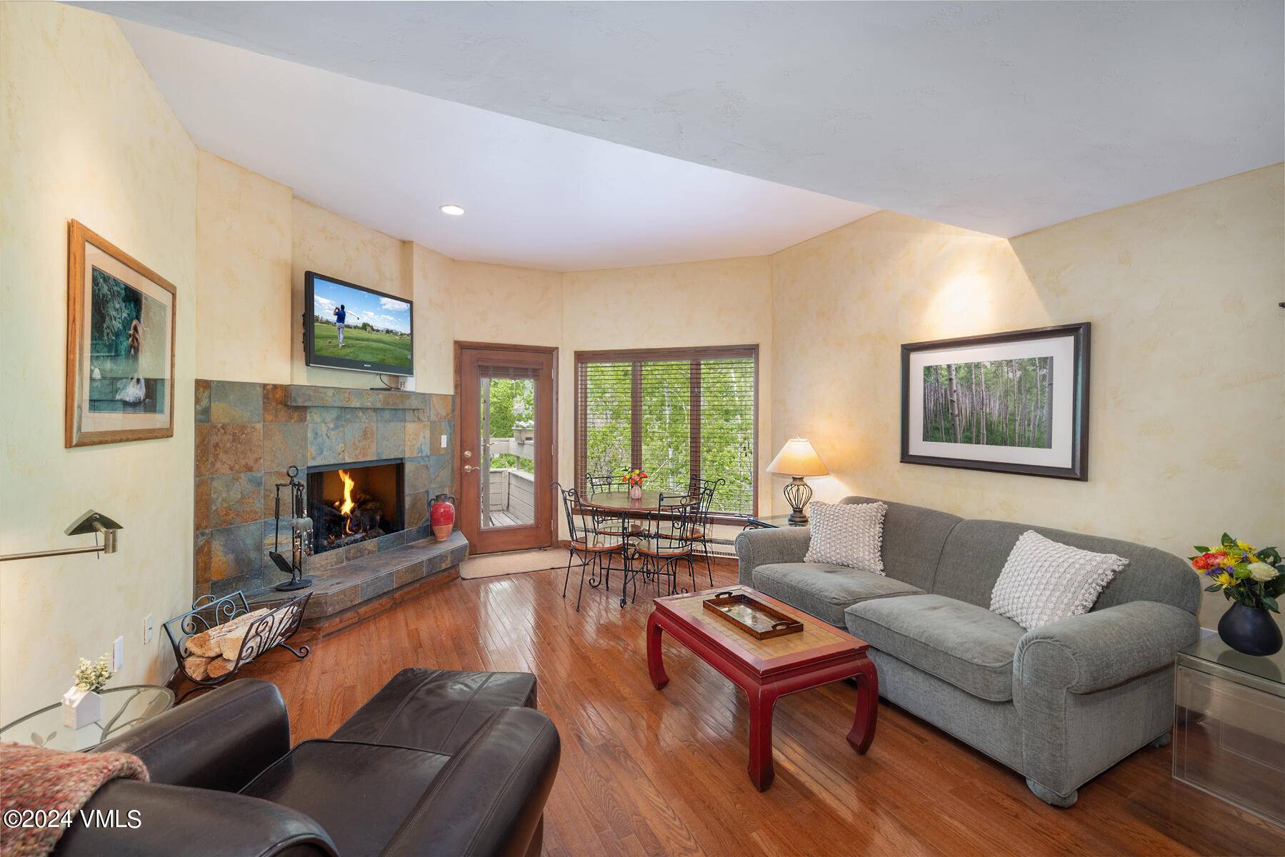 This charming 2 bedroom, 3 bathroom condo offers flexible living arrangements in a serene Aspen grove setting.