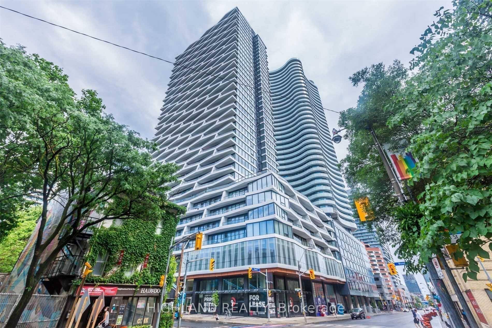 Luxury 1 1 Condo Located at The Prime Area of Downtown Toronto Church St Carlton St.