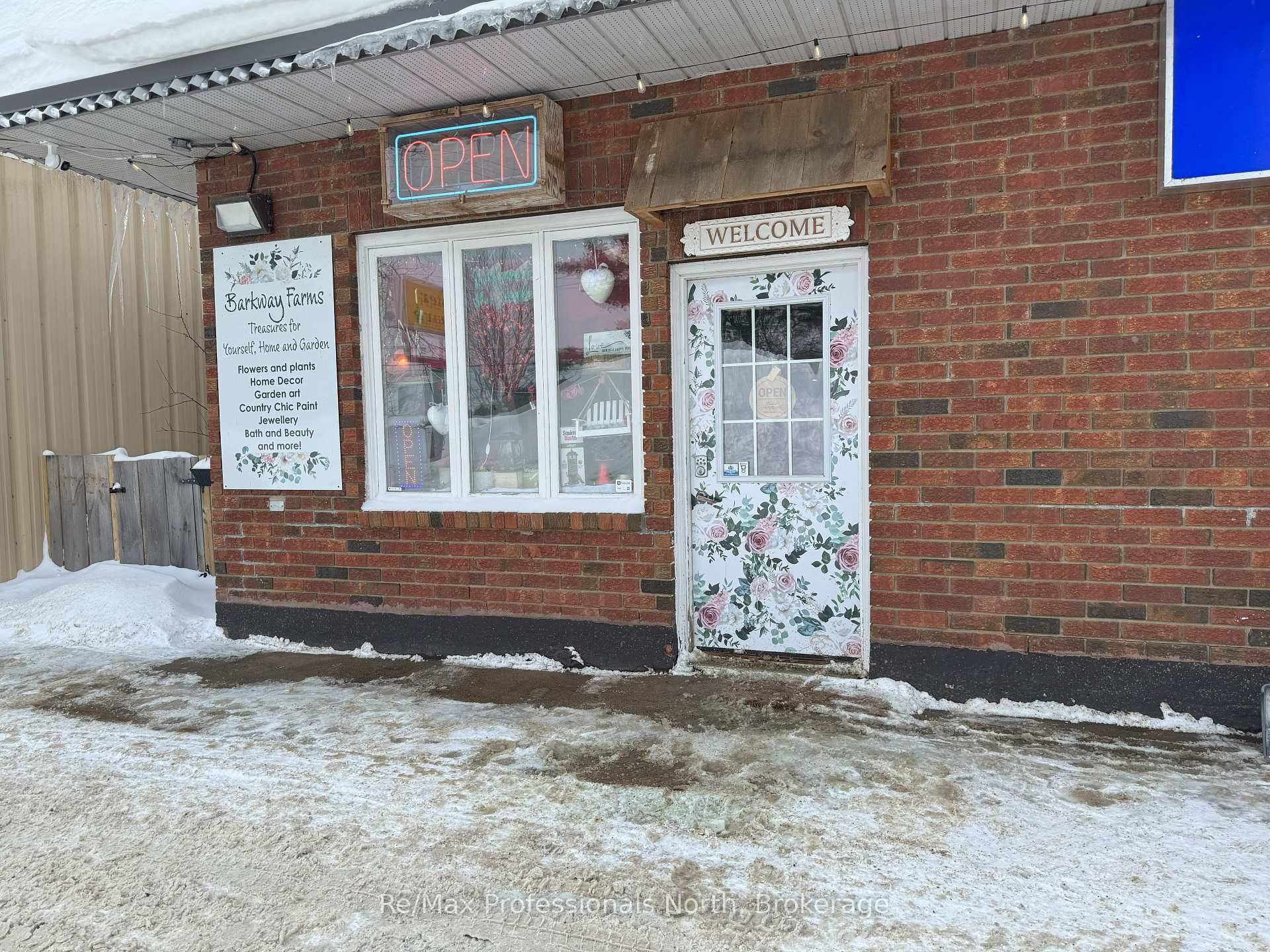 Prime Retail Office space in Busy Gravenhurst Plaza.
