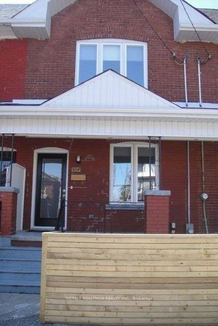 Welcome To This Modern Lower Level Studio Located In The Trendy Davenport Neighbourhood.