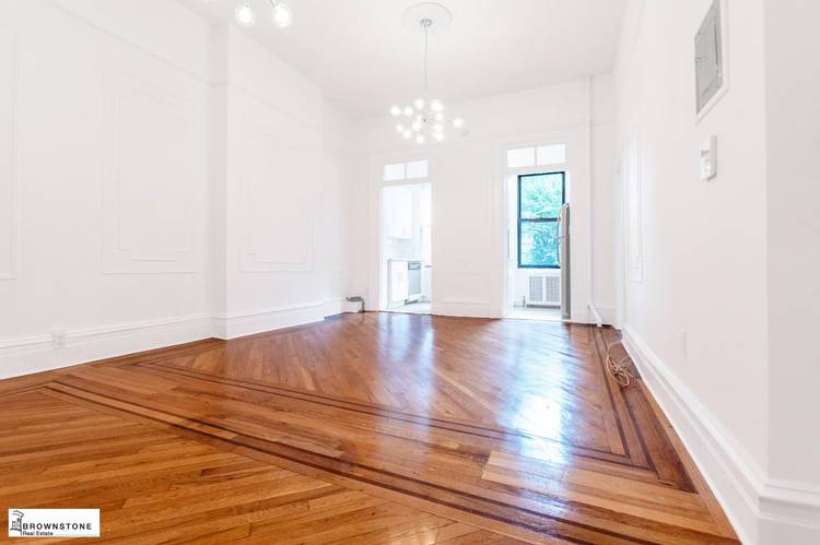 Columbia Waterfront Beautiful renovated 2 bedroom parlor floor apartment.