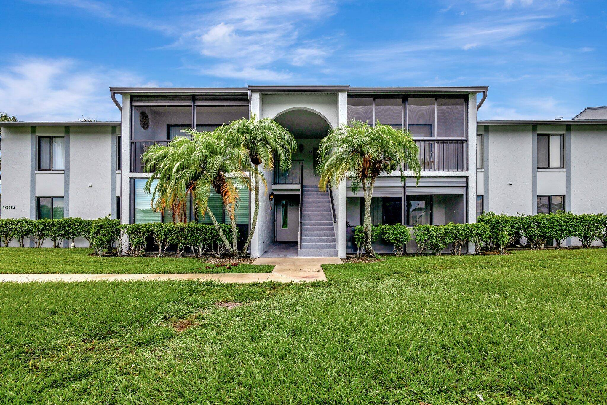Amazing must see nice and clean Lake View unit in Palm Club.
