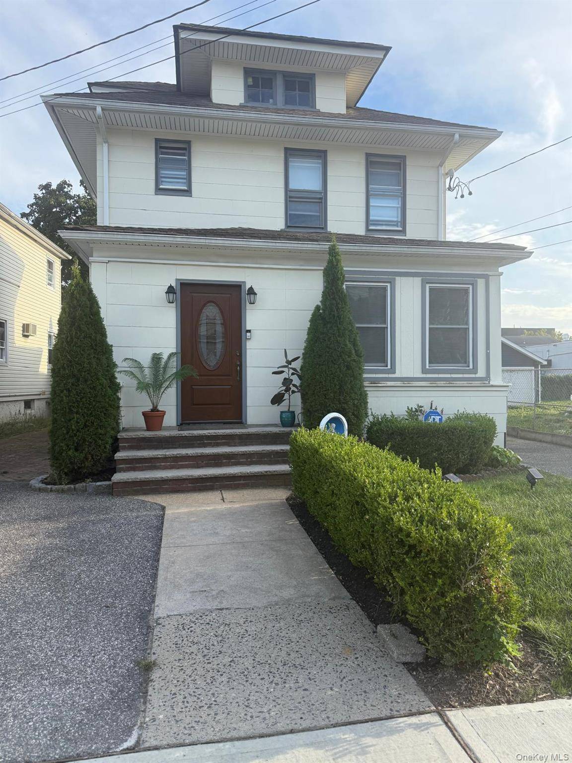 Welcoming Colonial in the Heart of Lynbrook.