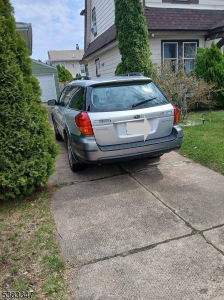 Spacious home with a primary suite, 2 more bedrooms, and 3.