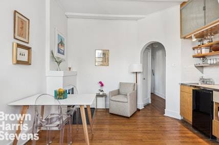 Top Floor 1BR with Empire State Views West Village Cash Only Unlimited Subletting after 2 years Welcome to 55 Morton Street, a charming Art Deco elevator building located on one ...