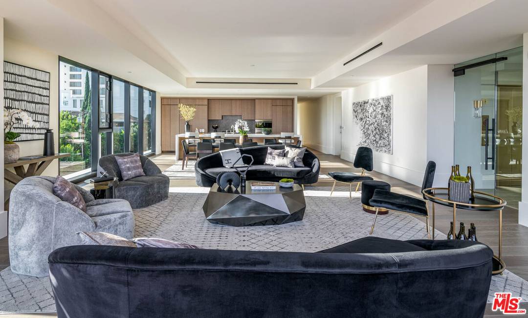 8420  W Sunset Blvd 4BR Sunset Strip La