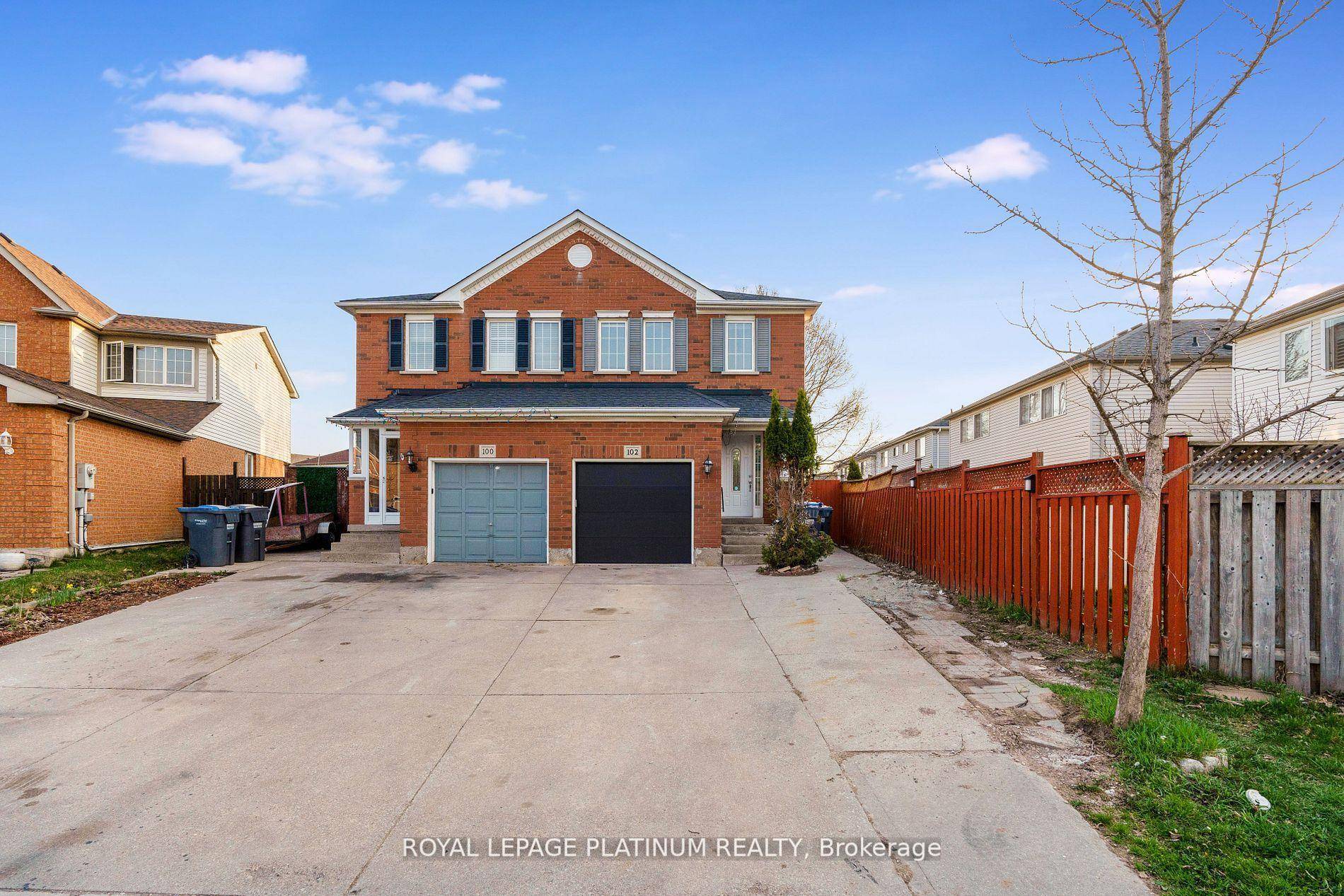 Beautiful corner semi detached in A very family friendly neighborhood.