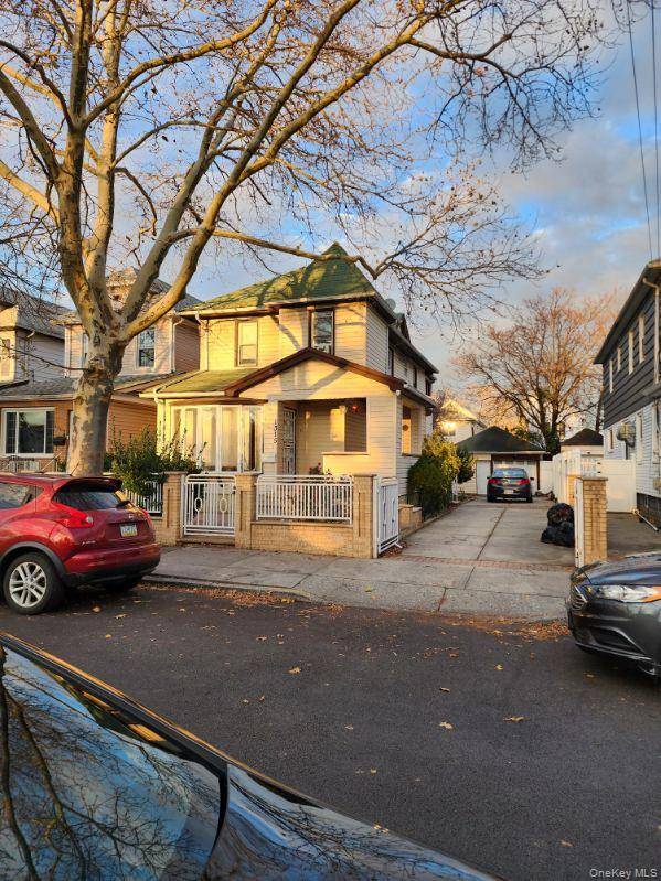 Large single family house featuring living room, formal dining room, large eat in kitchen, 3 bedrooms, f.