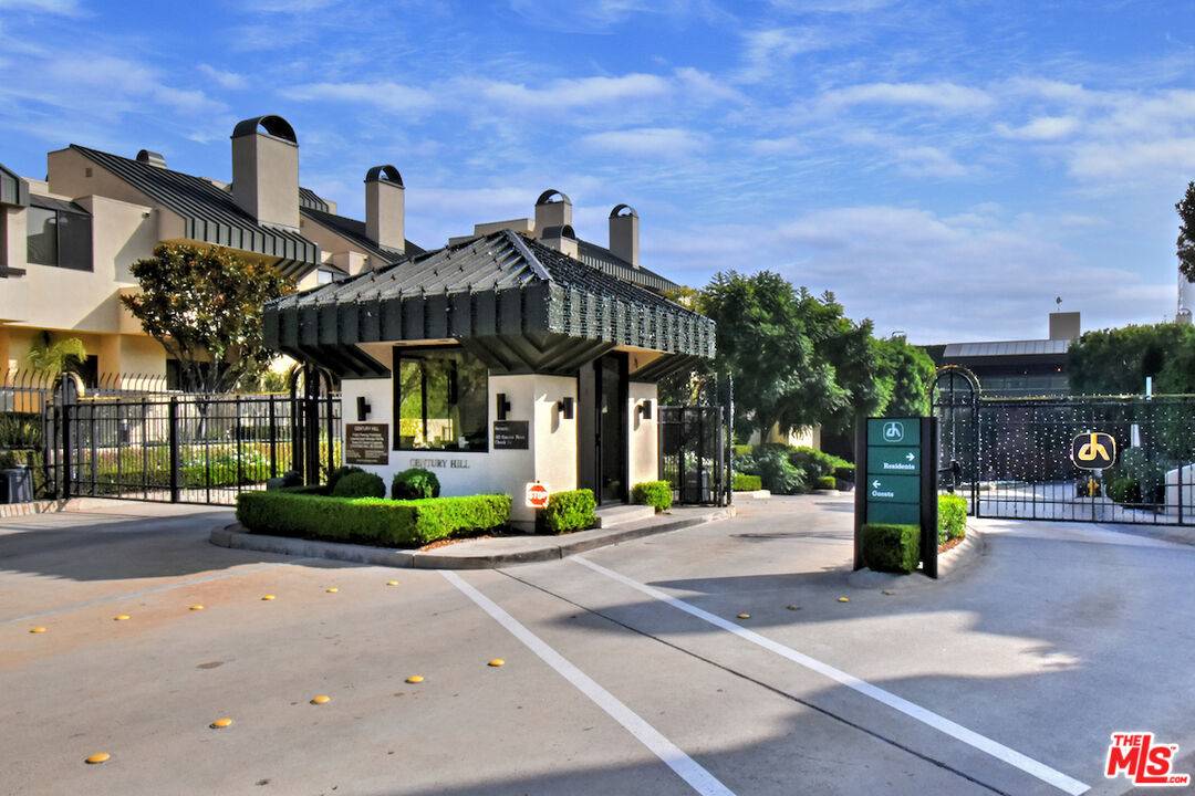 2215   Century Hl 2BR Beverlywood La