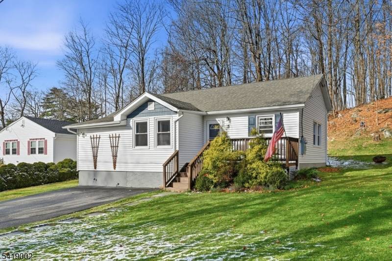 Welcome to this beautifully renovated 3 bedroom, 1.