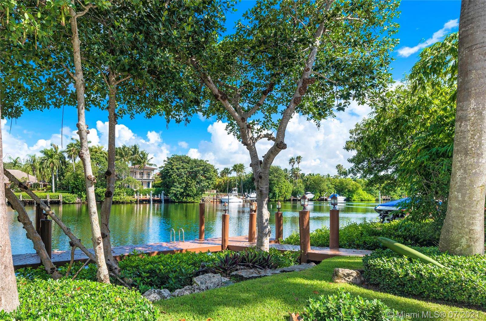 Waterfront opportunity in the Islands of Cocoplum !