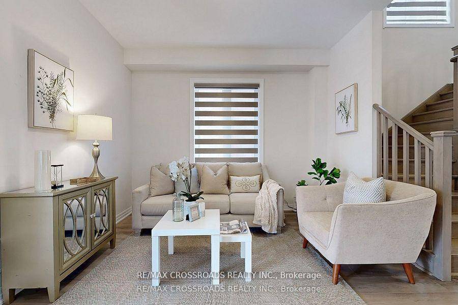 Beautiful 2 Storey Treasure Hill Built Home In A Quiet Neighbourhood of Newcastle !