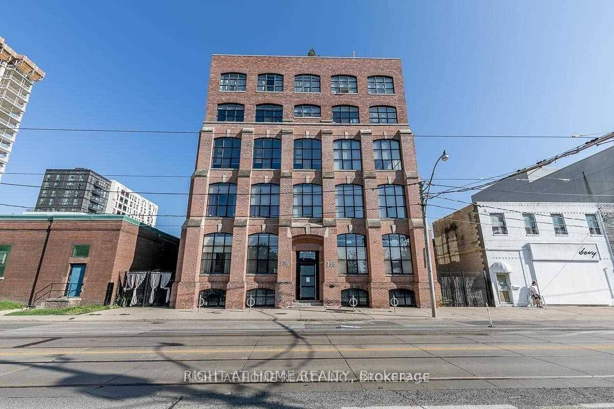Step into this stunning one bedroom hard loft at Tannery Lofts, where soaring 10 foot ceilings, massive warehouse style windows, and a bright west facing exposure create the perfect space ...
