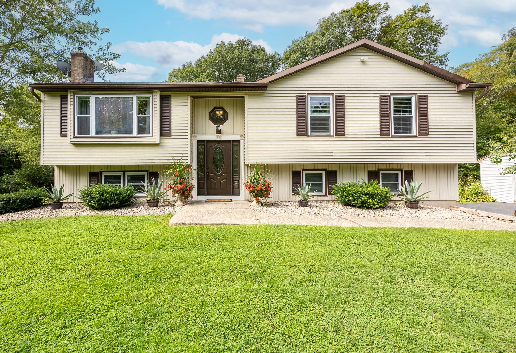 Just steps from Wadsworth State Park and the iconic Wadsworth Mansion, this three bedroom, two bath retreat blends comfort, flexibility, and location.