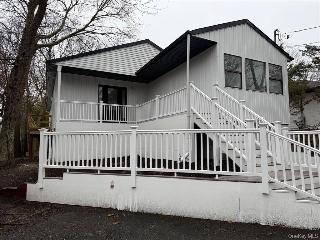 Renovated Large HI ranch 6 Br and 3 Baths.