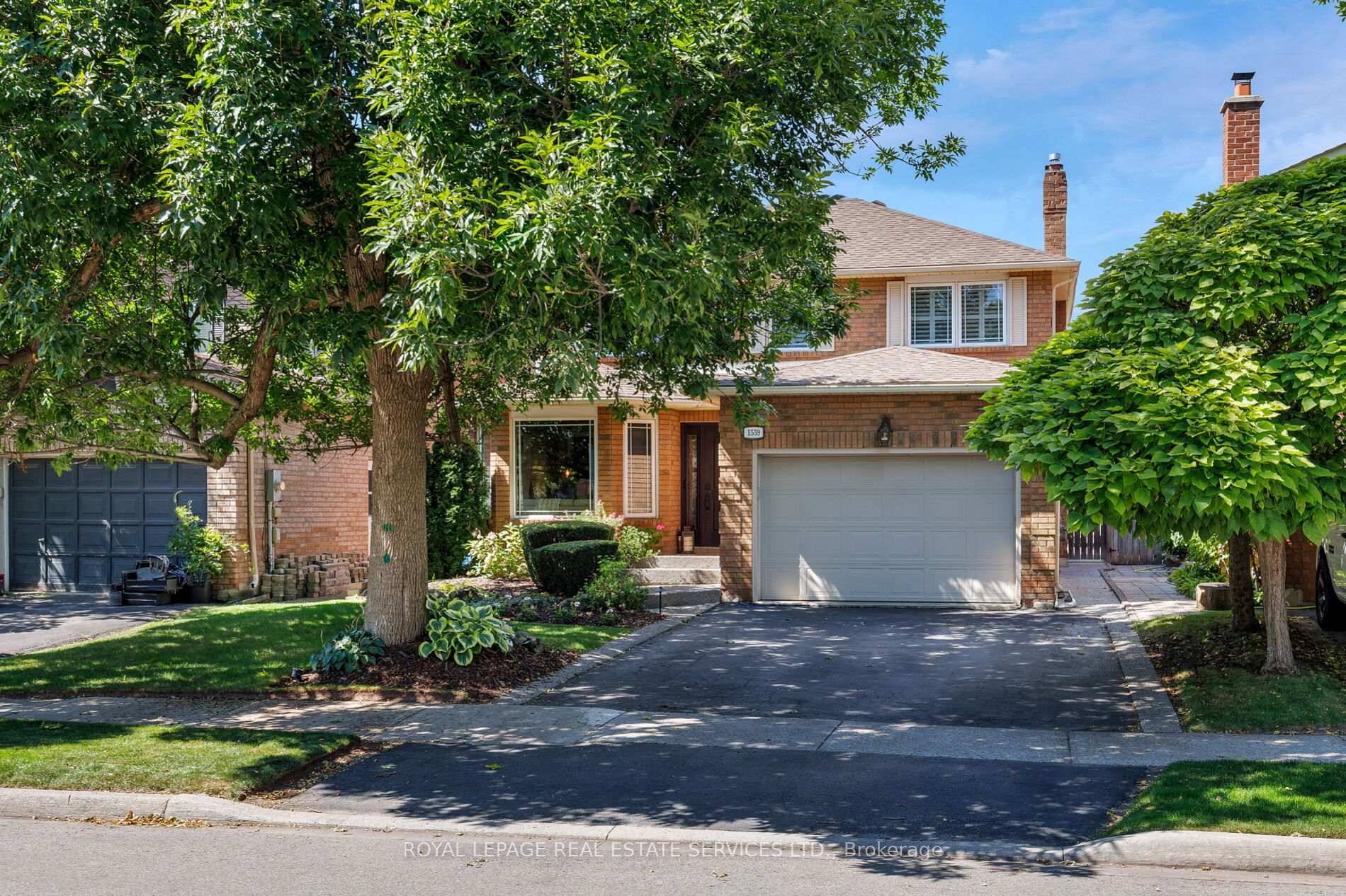 Welcome to Glen Abbey, one of Oakvilles most prestigious and family friendly communities, known for its parks, trails, top rated schools, and world class Glen Abbey Golf Club.