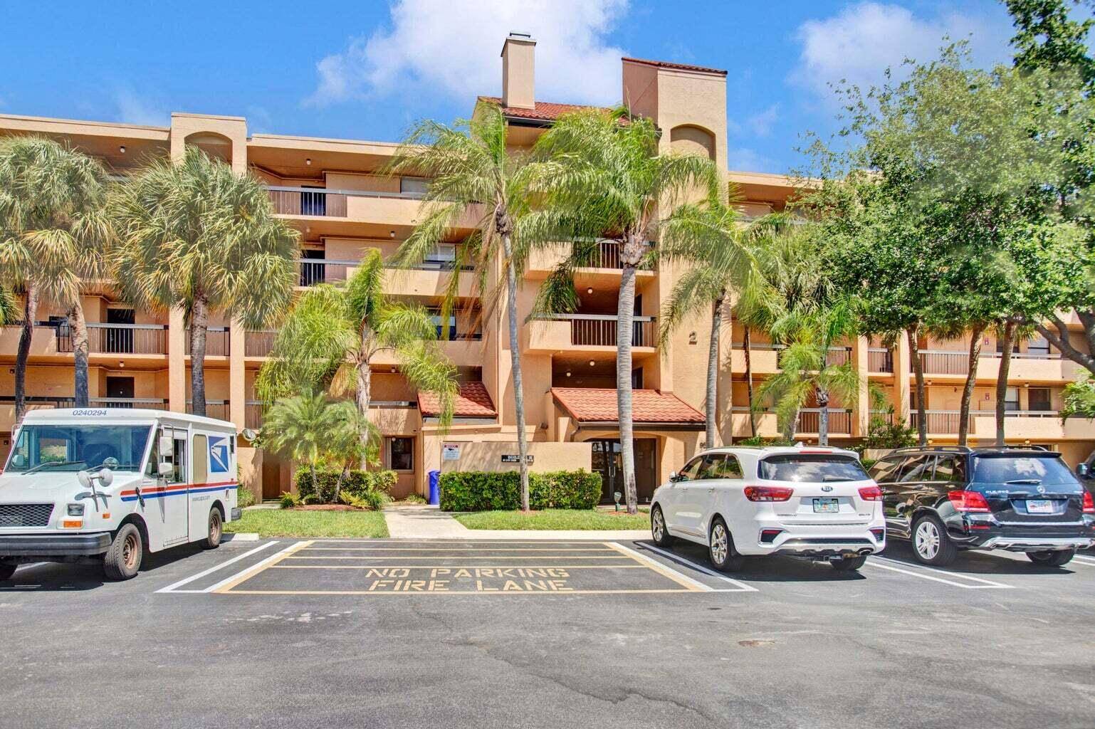Waterfront 2 2 Fully Furnished Condo in Delray Racquet Club Available for Seasonal and Off Seasonal RentalSpend the 2025 2026 season in this beautifully furnished 2 bedroom, 2 bath ground ...