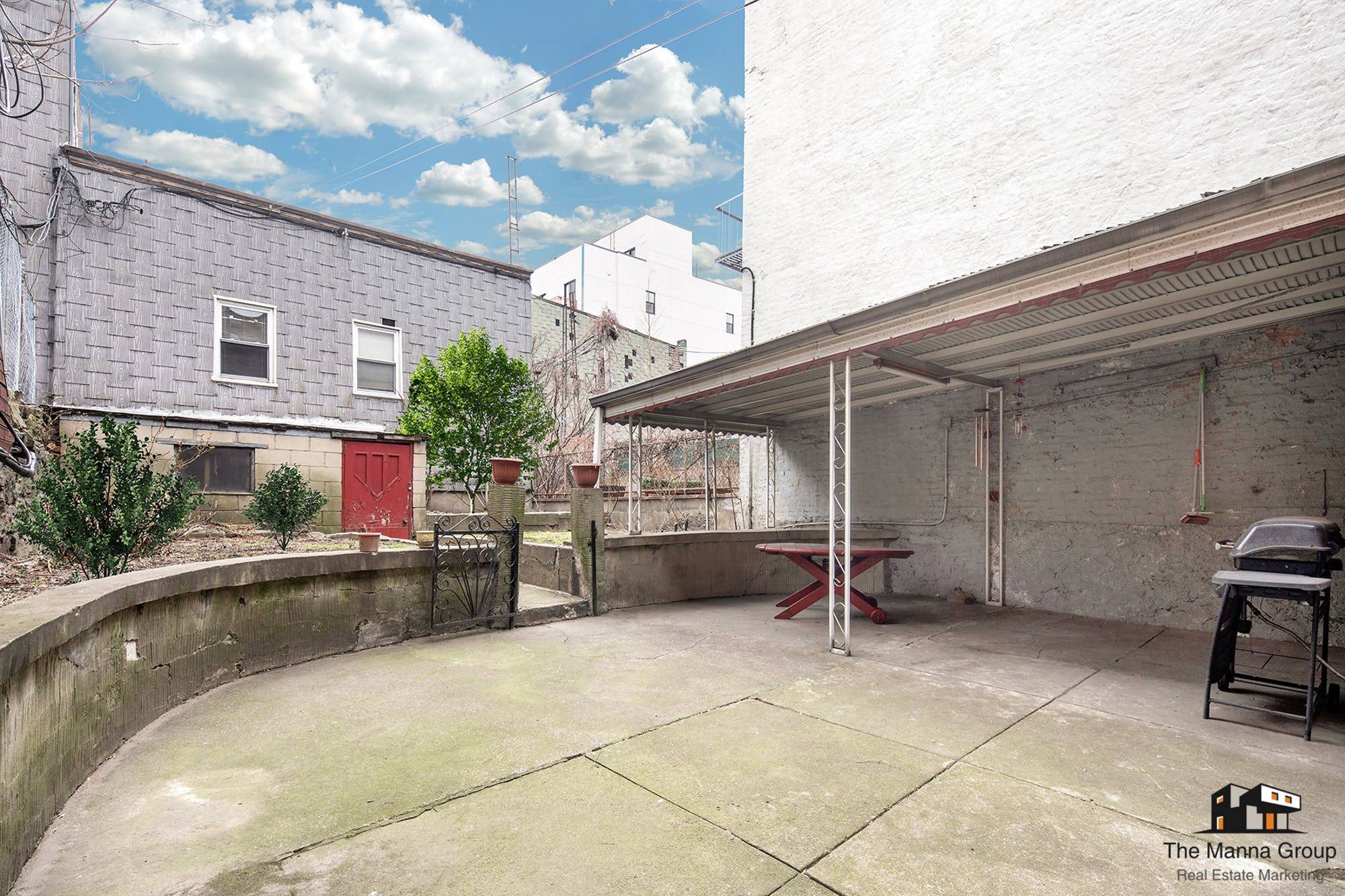 Open House Sunday 1 2pm Rare opportunity !