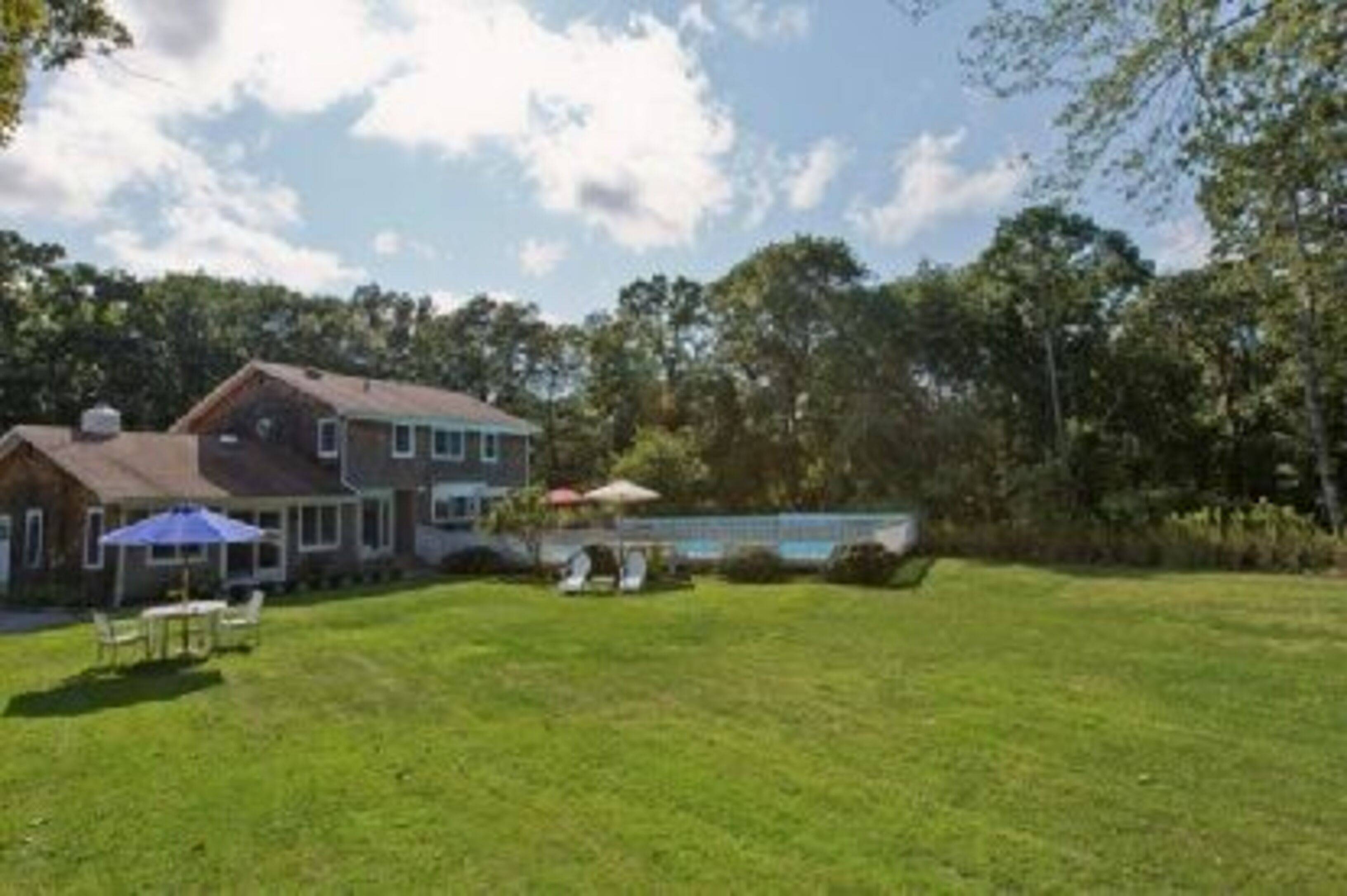 Privacy in Southampton 4 Bedrooms, Heated Pool