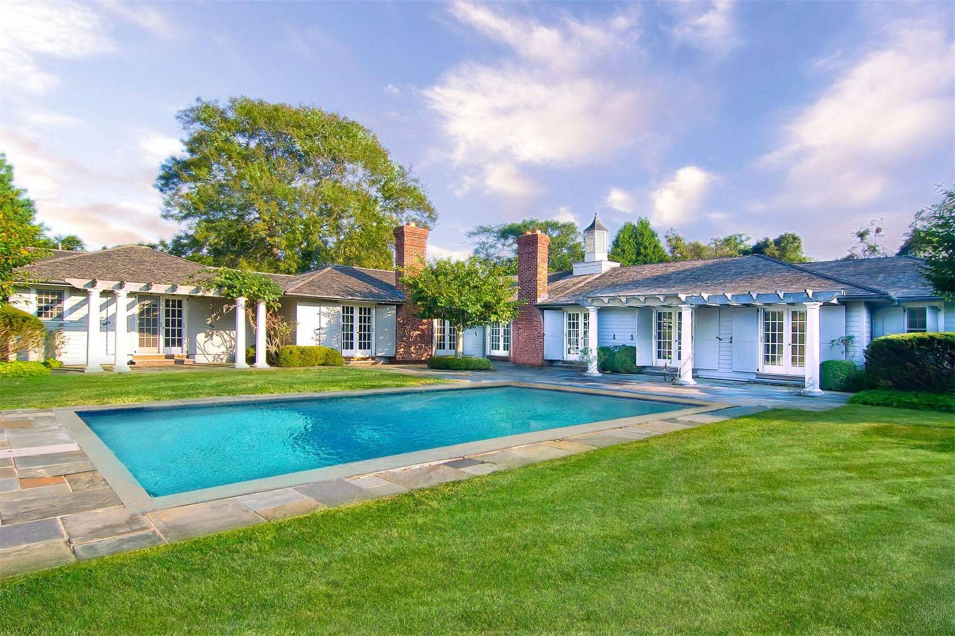 East Hampton Village - South of the Highway