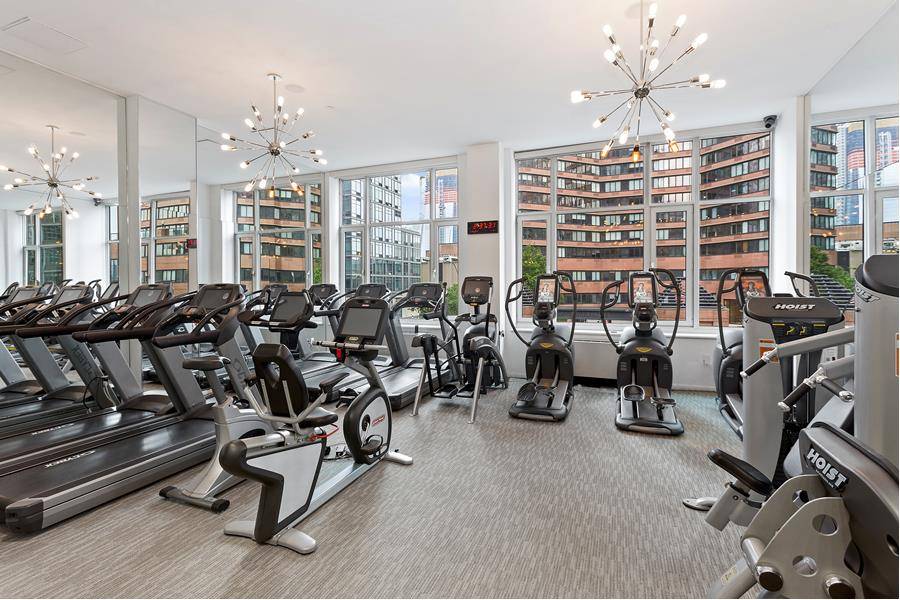 This unit is currently approx 1000 sqft of interior space with 2 full bathrooms along with 20 foot ceilings the purchaser has the chance to build a 2nd floor in ...