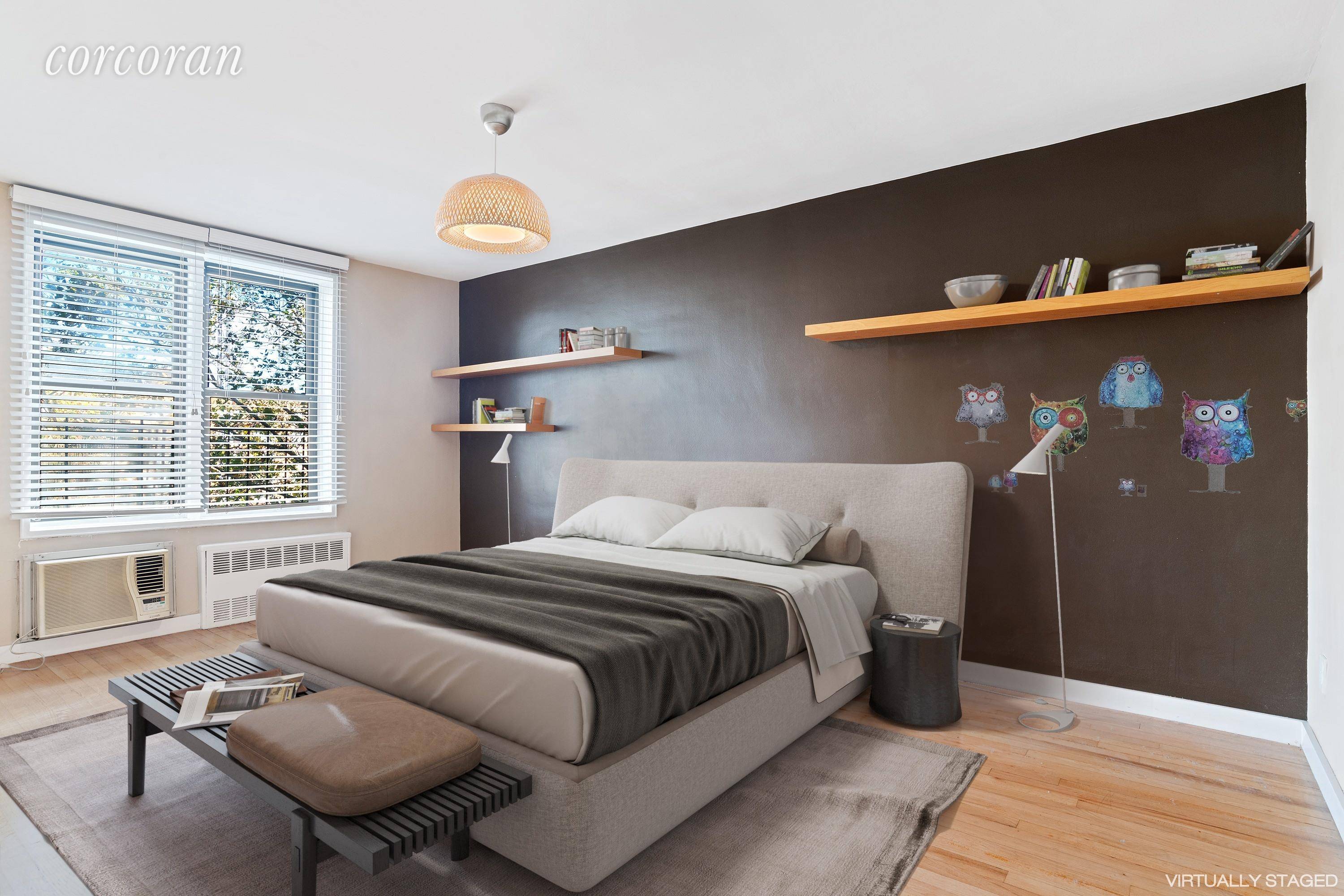 Ready for showings ! Beautifully and completely renovated 1 bedroom apartment on the 5th floor with possibility for an additional office den.