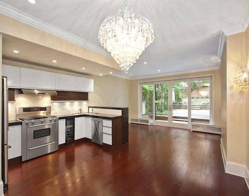 One of a kind and rarely available Totally renovated, 2700sq f 3 bed 3 full baths triplex with a great open layout, and a large beautifully landscaped private garden.