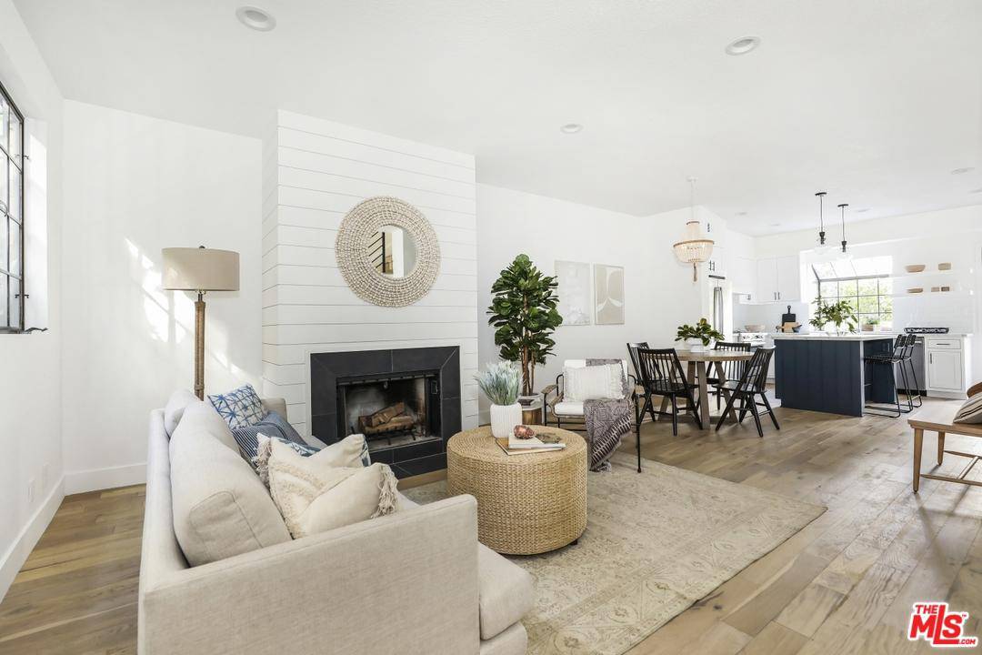 202 SAN VICENTE BLVD LA