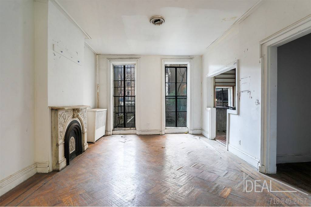 135 Fort Greene Pl, Brooklyn, NY 11217135 Fort Greene Place is an exemplary townhouse constructed in the classical architectural style.