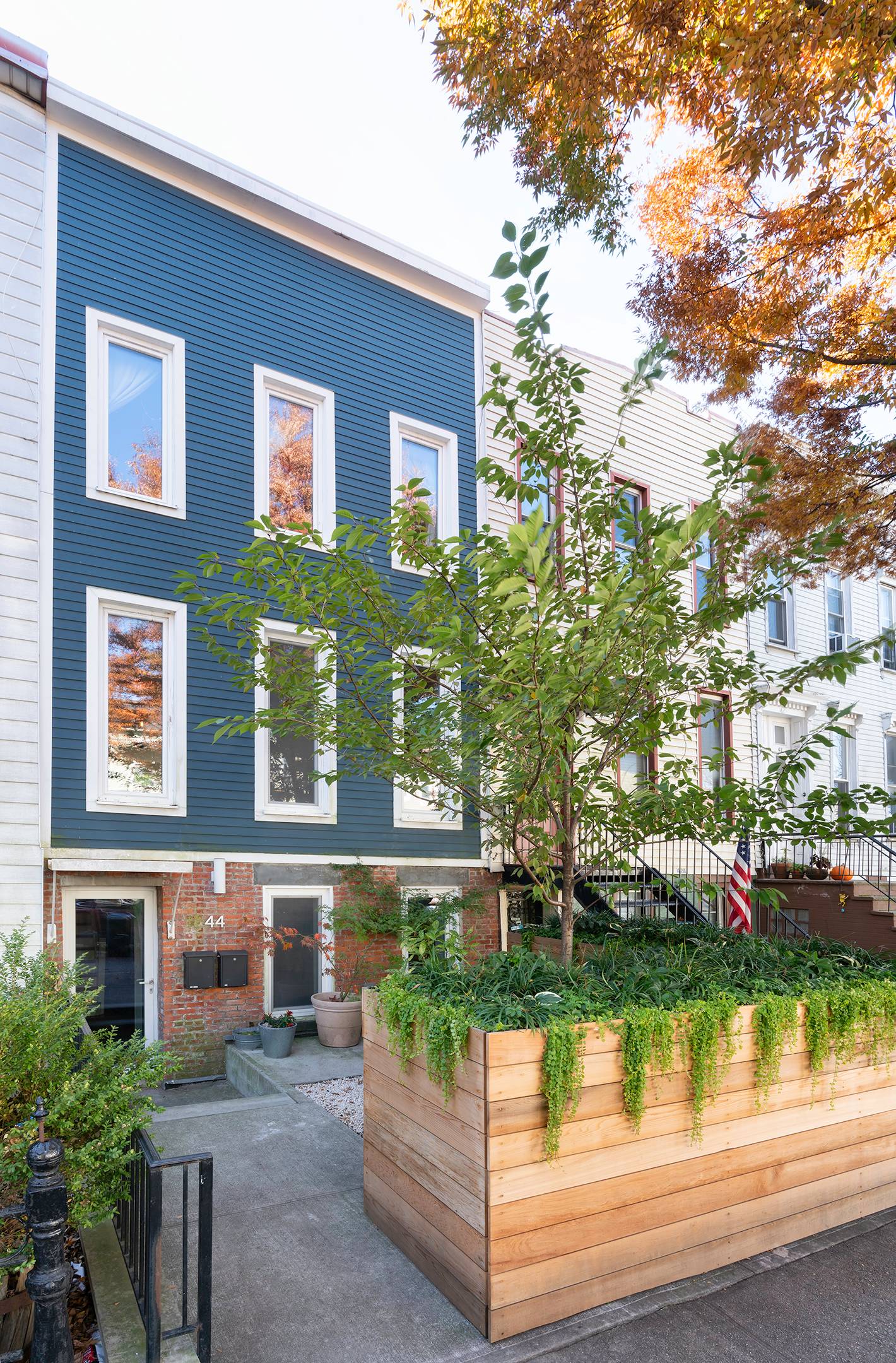 Short Term Rental September 2020 January 2021 This modern passive home, offers a living space drench with sunlight, with large open layout.