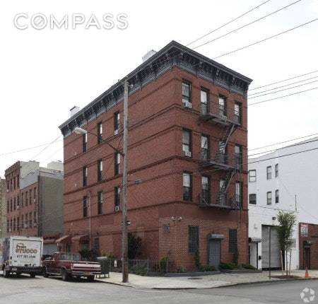 gt ; This Red Hook crown jewel is finally on the market.