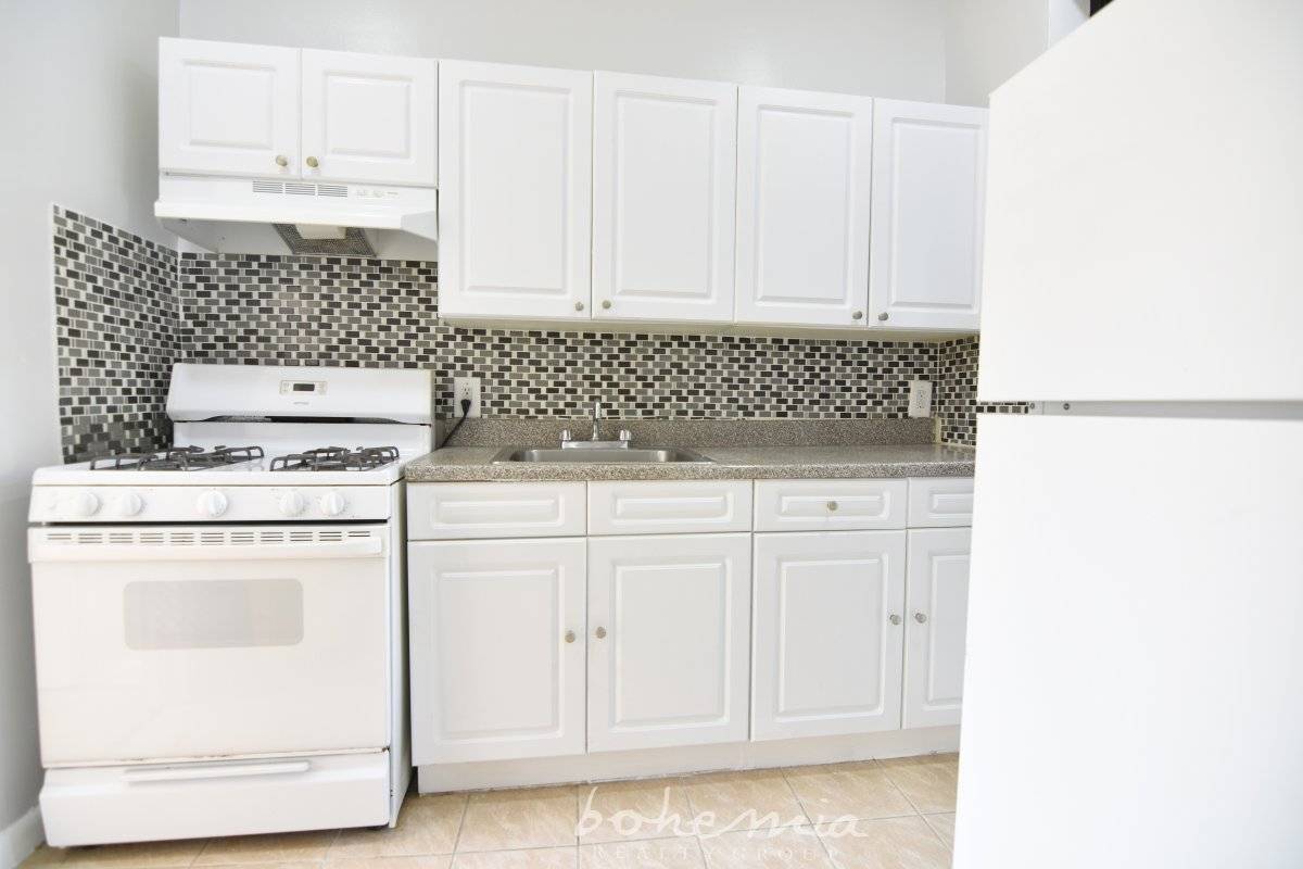 THIS APT IS A GEM ! CALL AND SET UP A SHOWING TODAY !