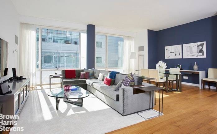 Spacious, elegant and bright 2195 square foot loft like 3 bedrooms 3.