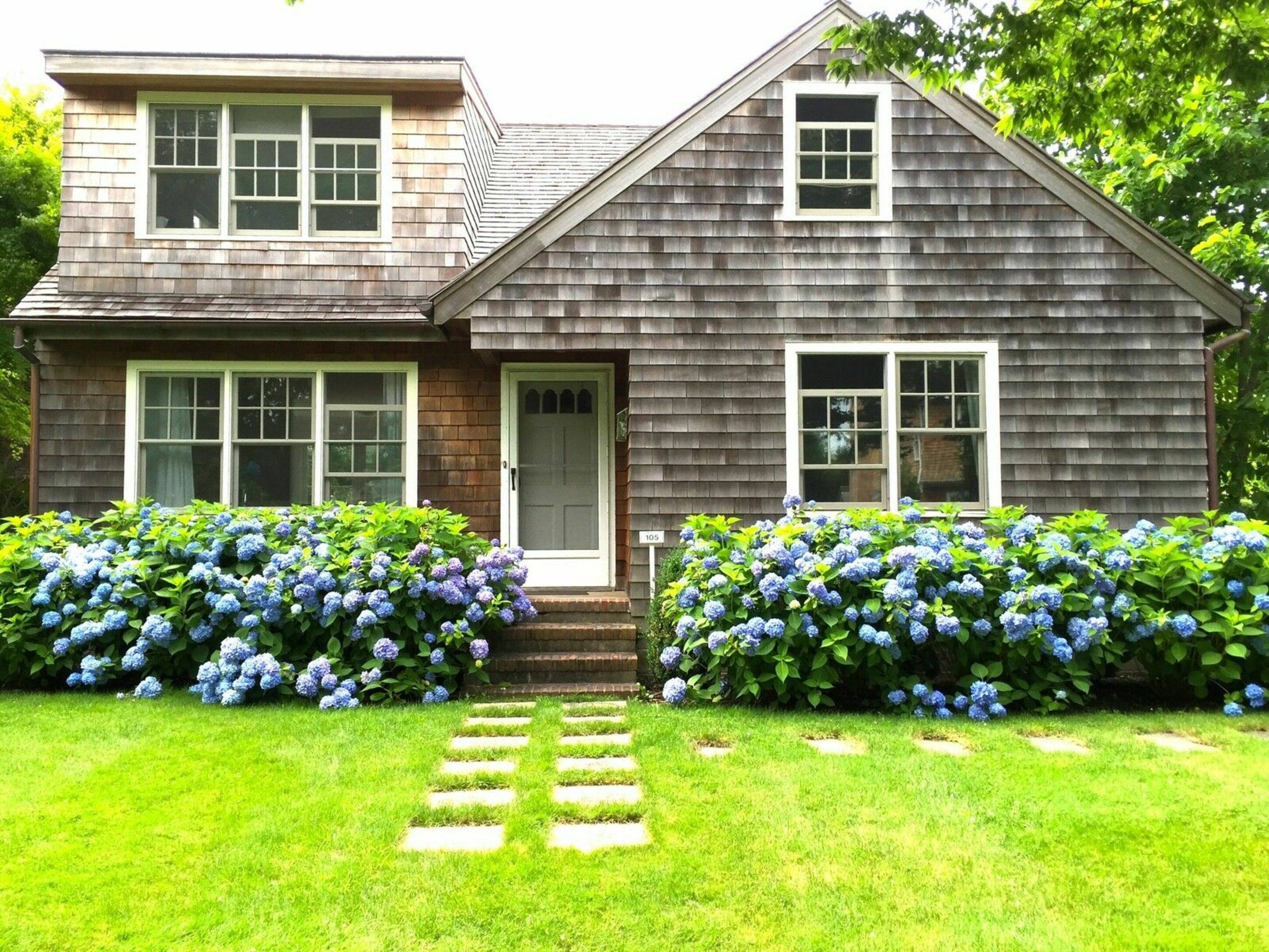 Summer or Yr Southampton Village Rental on Prestigious Lane