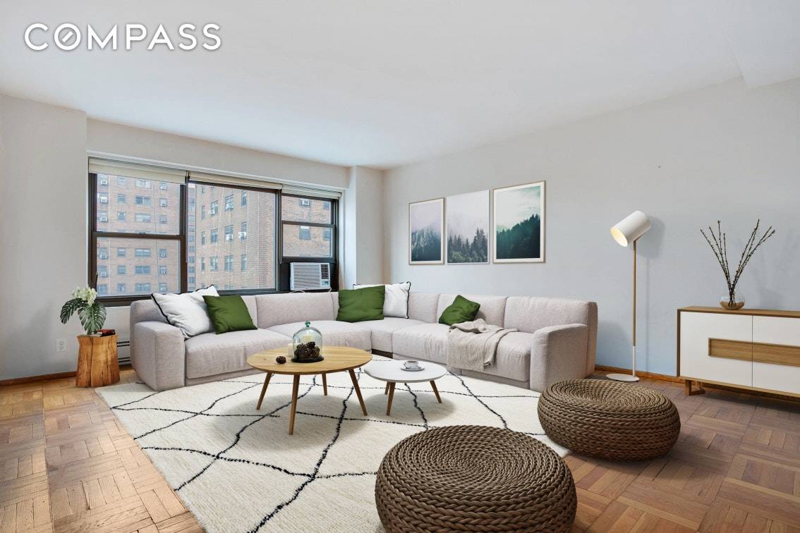 Sunny one bedroom perched on the in the 9th floor with Manhattan views.