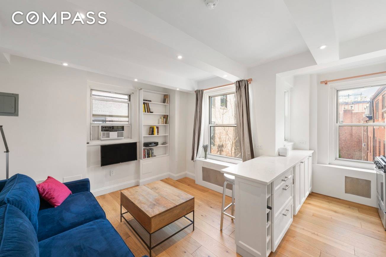 CHELSEA DYNAMITETake the best of prewar design, mix in the downtown energy of New York s desirable Chelsea neighborhood, and you ve got an unbeatable new home.
