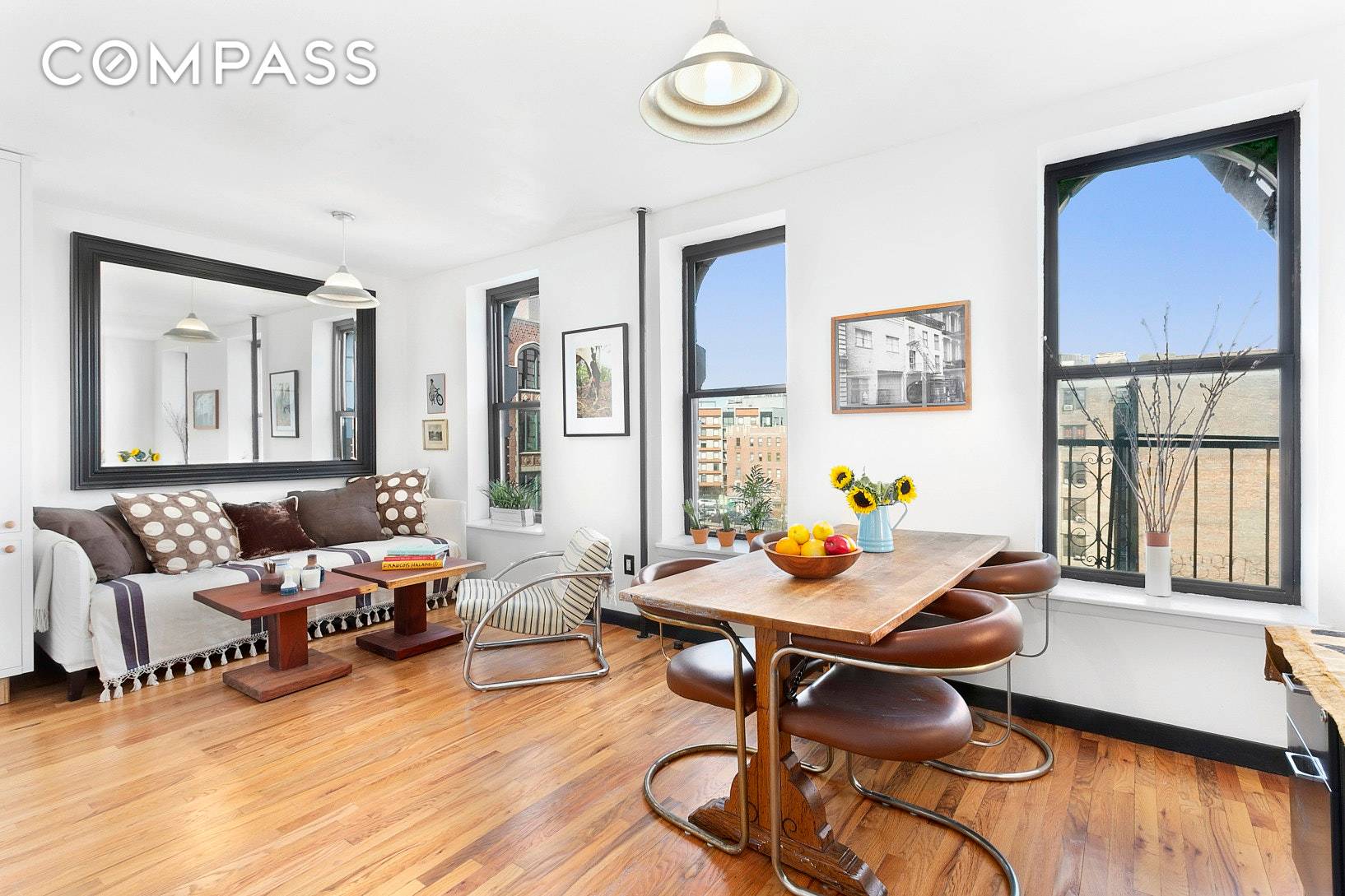 Beautiful two bedroom in TRENDY Willamsburg.