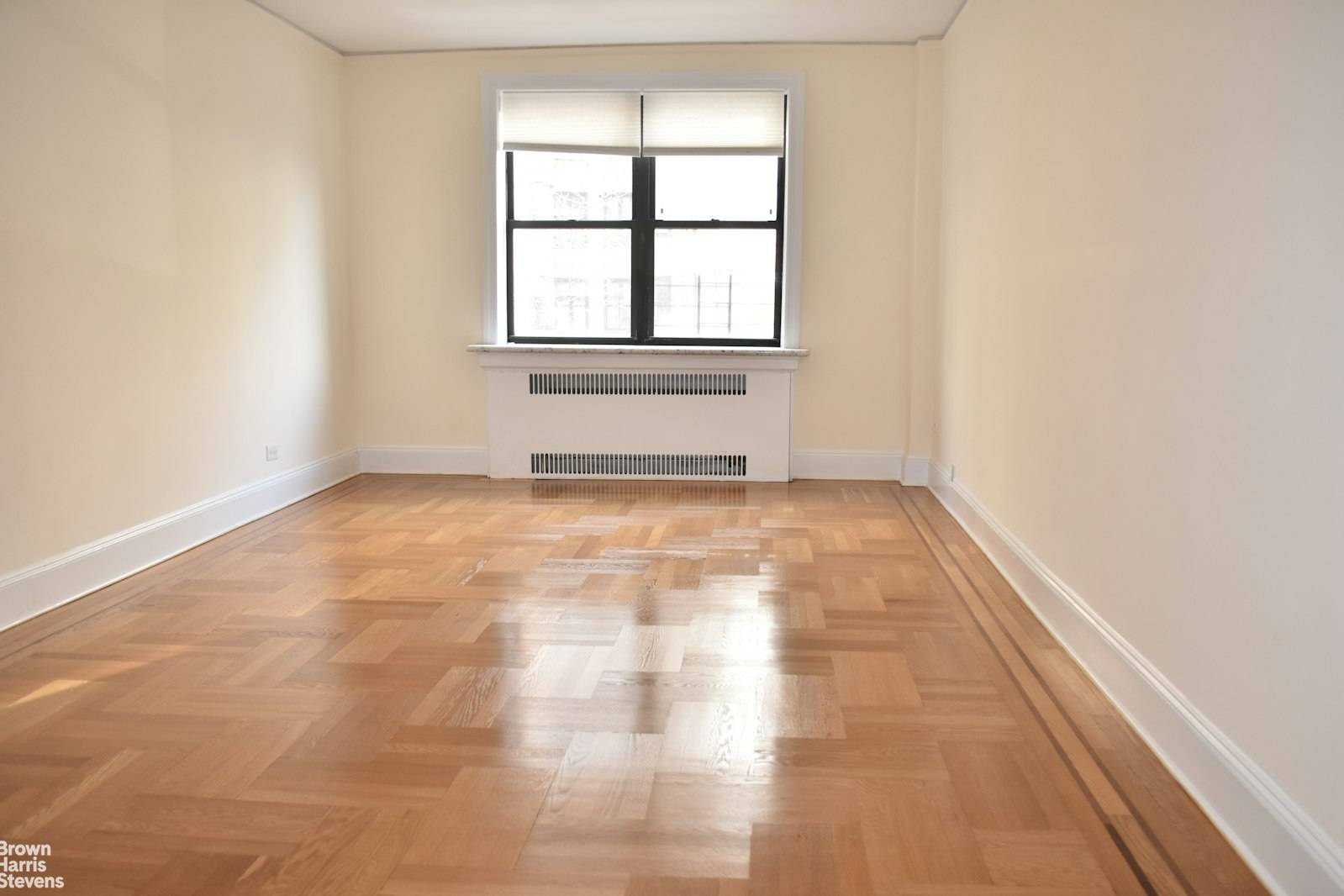 If your looking for a great Art Deco 2 bedroom, look no further.