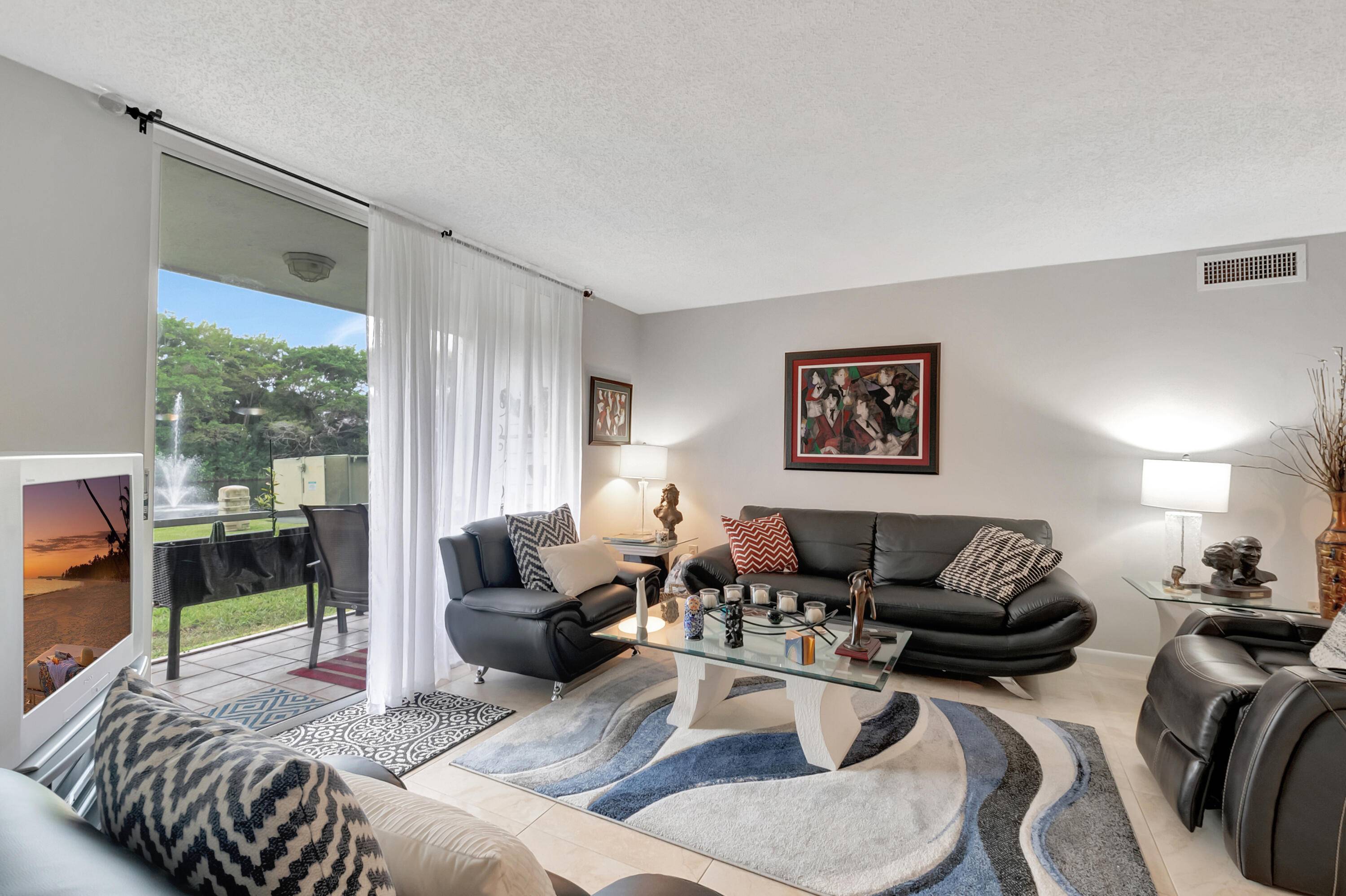 Fabulous updated, light and bright 1st floor, 2 2 condominium w many extras !