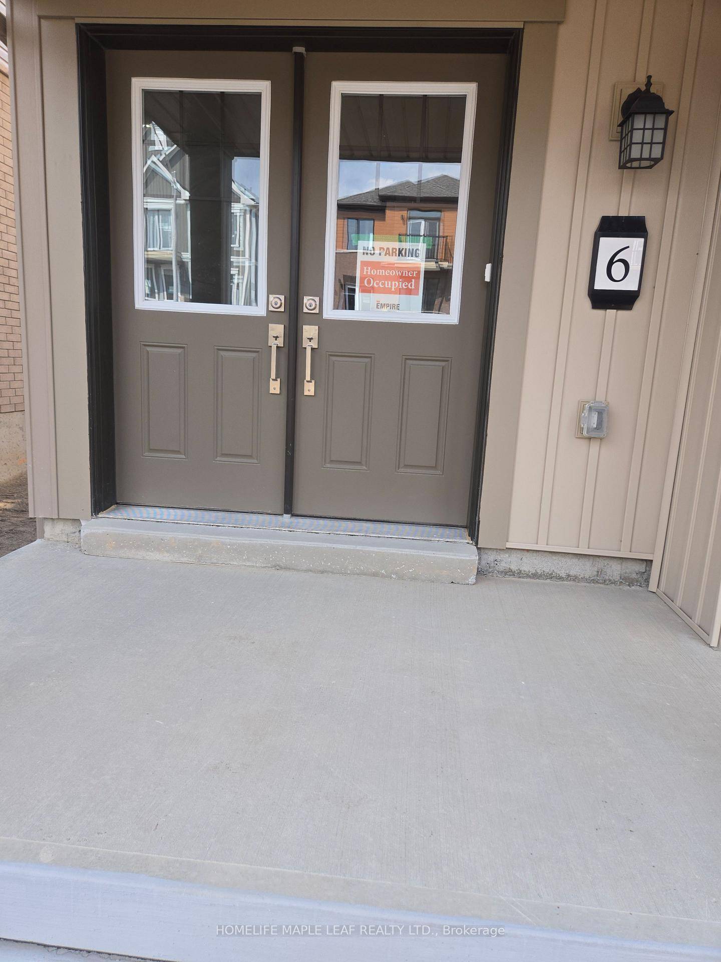 Welcome to 6 KENSINGTON RD, beautifully crafted 3 bedroom, 3 Bath three story townhome available for lease in the heart of Caledonia, Haldimand County.