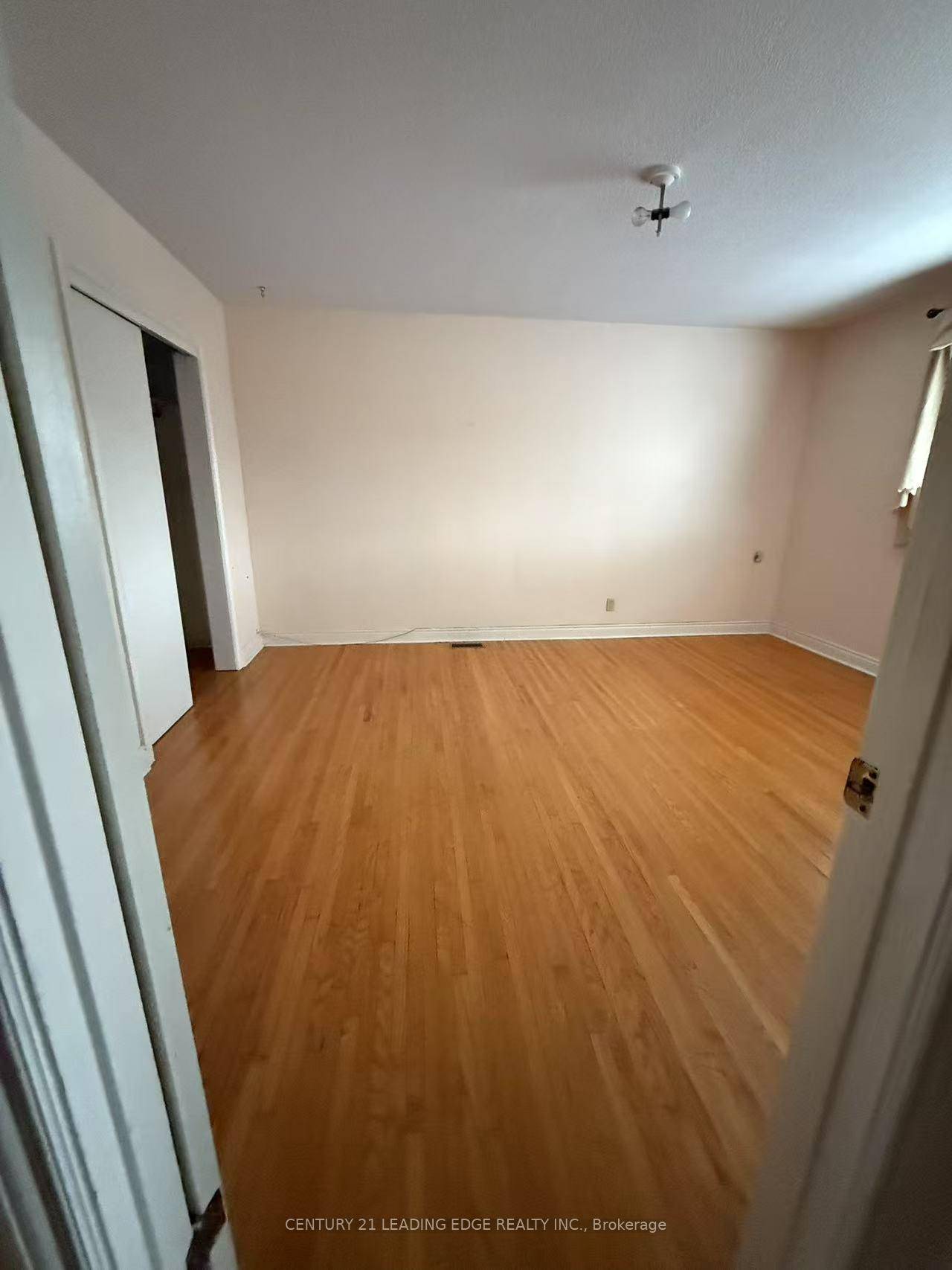 Welcome to 364 Wilson Ave 2nd floor unit !