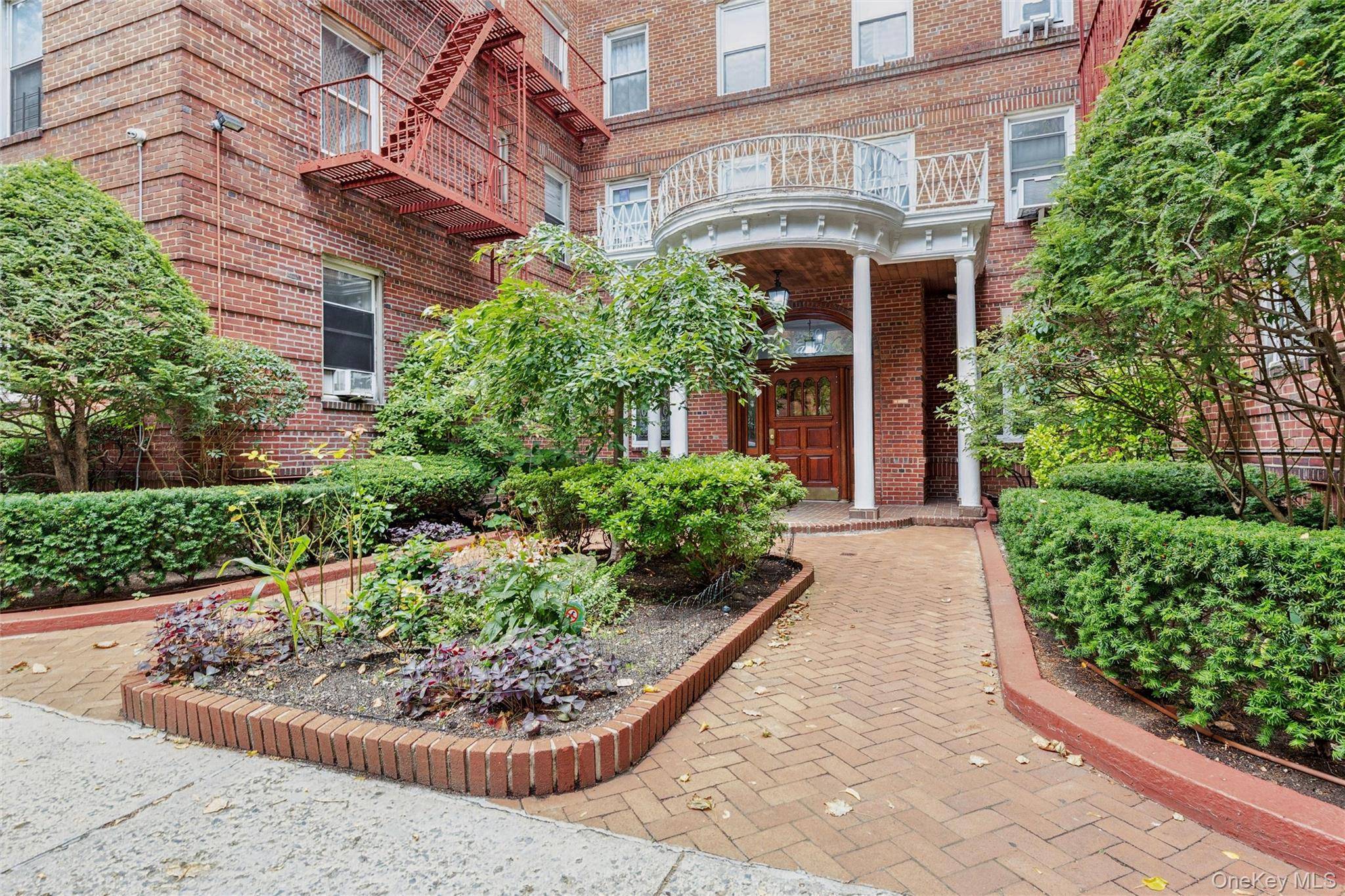 RARE FIND ! Spectacular Prewar one Bedroom NO BOARD APPROVAL REQUIRED.