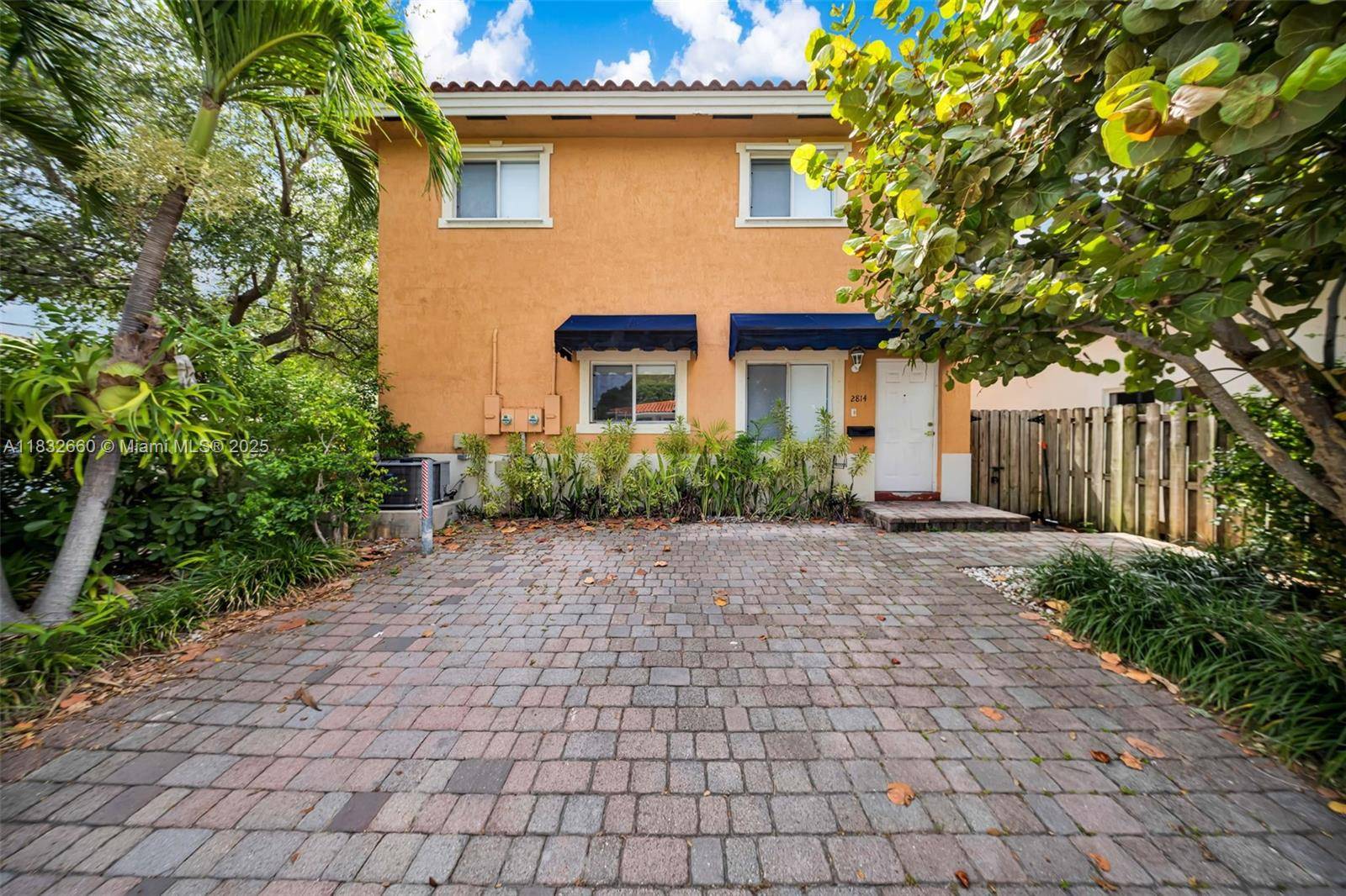 Bright and spacious 3 bed, 3 bath townhouse built in 2005, ideally located near Coconut Grove, Coral Gables amp ; Brickell.