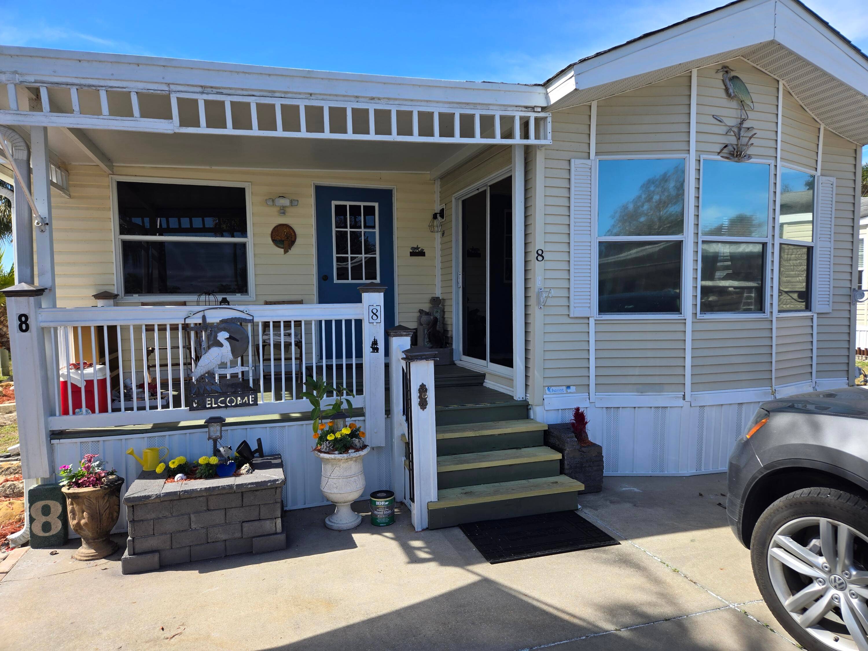 BLUE CYPRESS GOLF RV RESORT Well maintained 1 bdrm 1 ba 2004 home w 740 lvg sf 2, 200 total sf.