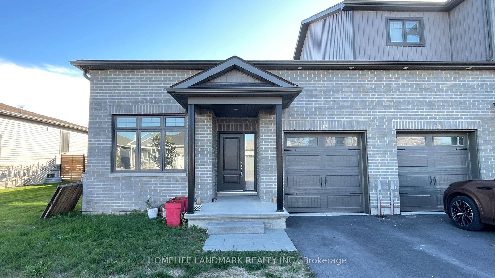 Beautiful End Unit Bungalow Townhome in the Heart of Picton.