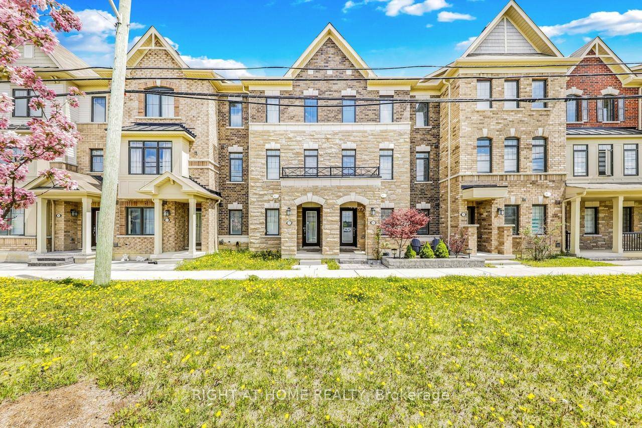 Located In The Heart of Markham's Victoria's Square This Bright amp ; Beautifully Maintained Freehold Townhouse has 3 Bedrooms Large Den with over 2, 300 sq.