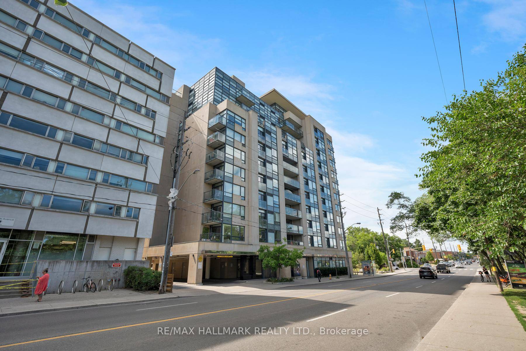Discover exceptional living in this beautifully appointed 2 bedroom, 2 bathroom condominium, complete with parking and locker, nestled in one of East Yorks most sought after neighborhoods.