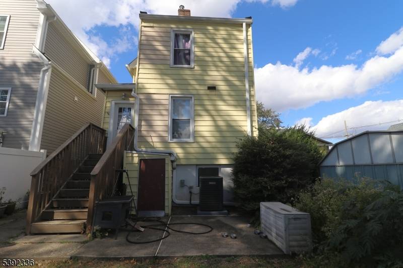 WELCOME to 670 Devon St !